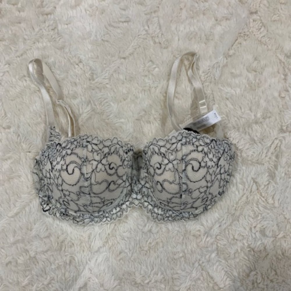 Wonderbra Bra